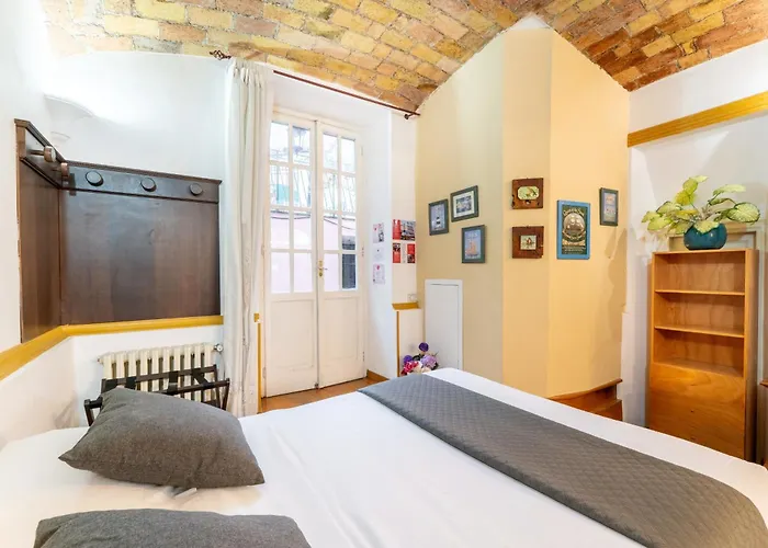 The British Corner, Cozy Loft With Garden 10 Min From Center *