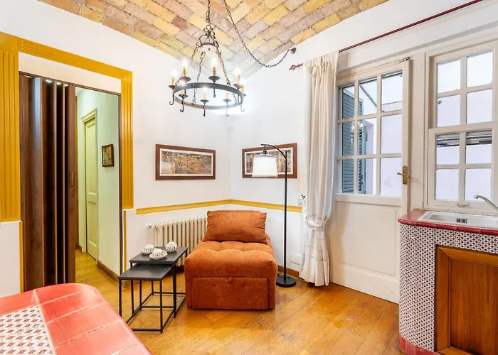 The British Corner, Cozy Loft With Garden 10 Min From Center *